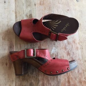 DANSKO size 38 (7.5) Red Leather Clogs
